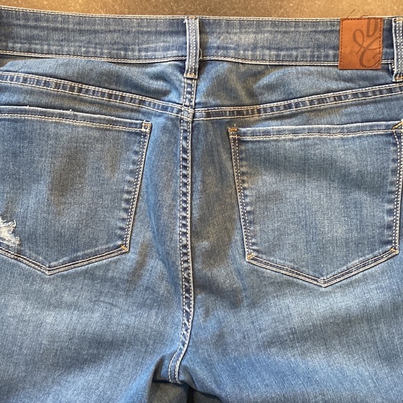 Distressed, embellished Jeans - Picture 7 of 10